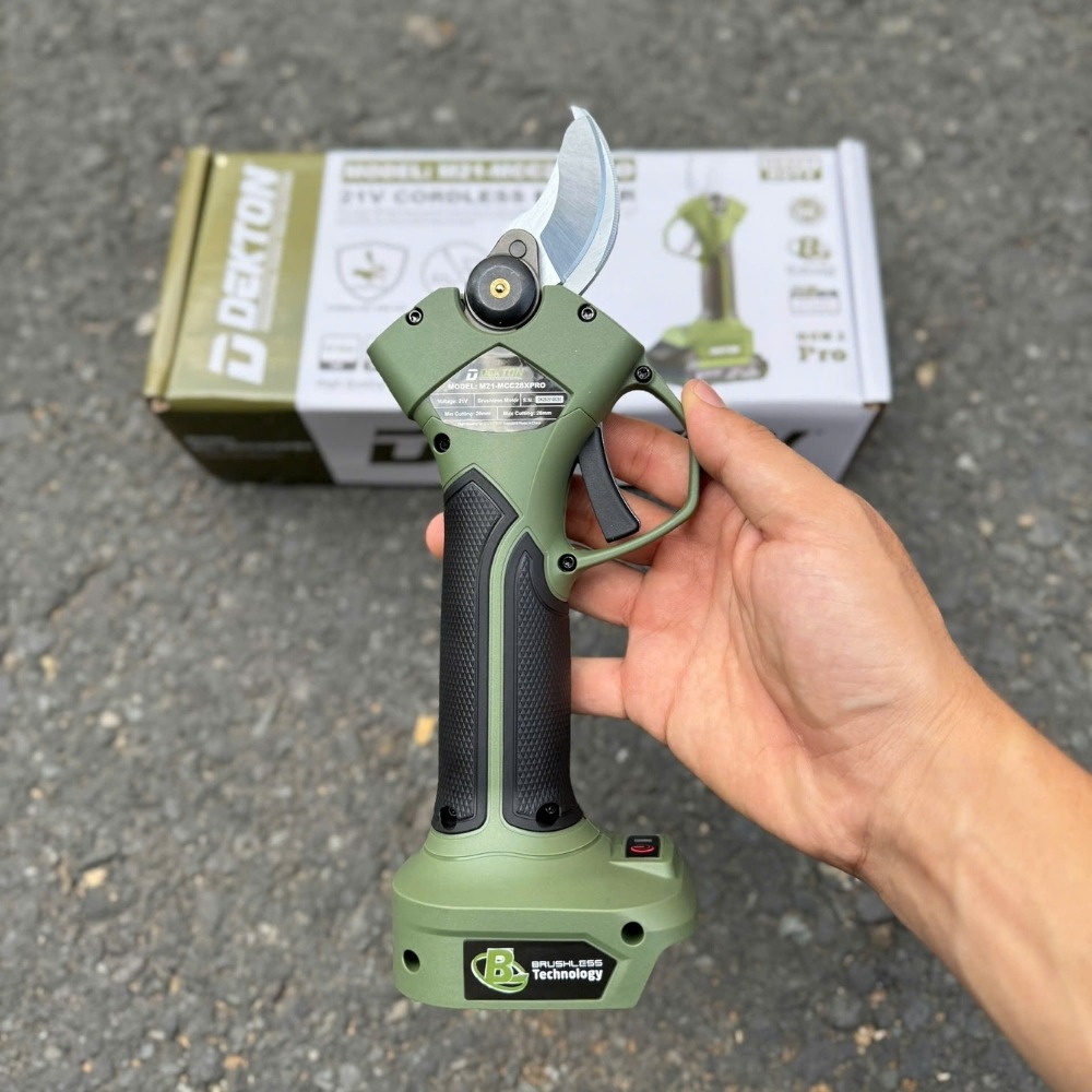 Kéo cắt cành dùng pin 21V Dekton M21-MCC28XPRO (GEN 2 PRO) 5 Kéo cắt cành dùng pin Dekton M21-MCC28XPRO (5)