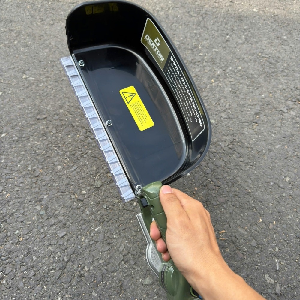 Máy cắt tỉa hàng rào dùng pin 21V Dekton M21-CHR300XPRO 5 máy cắt hàng rào dùng pin Dekton M21-CHR300XPRO (5)