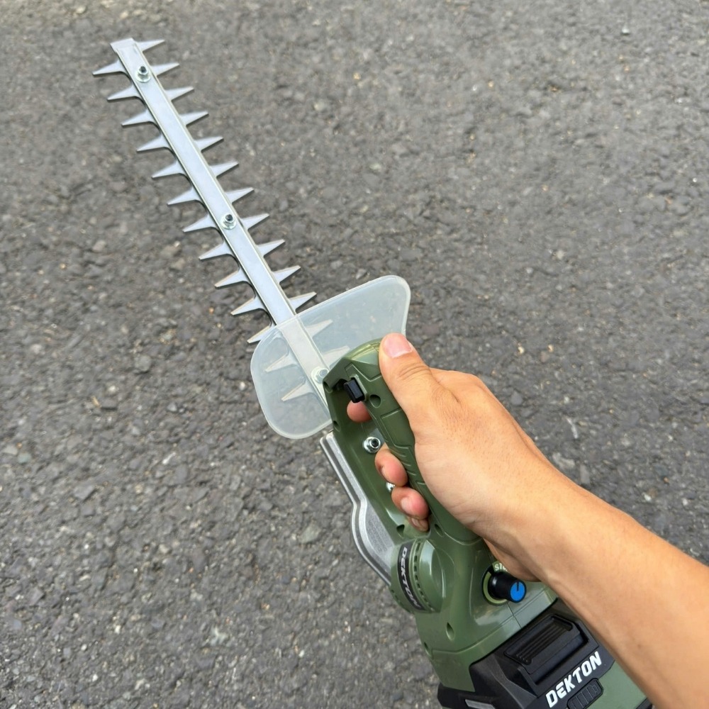 Máy cắt tỉa hàng rào dùng pin 21V Dekton M21-CHR330XPRO 4 máy cắt hàng rào dùng pin Dekton M21-CHR330XPRO (4)