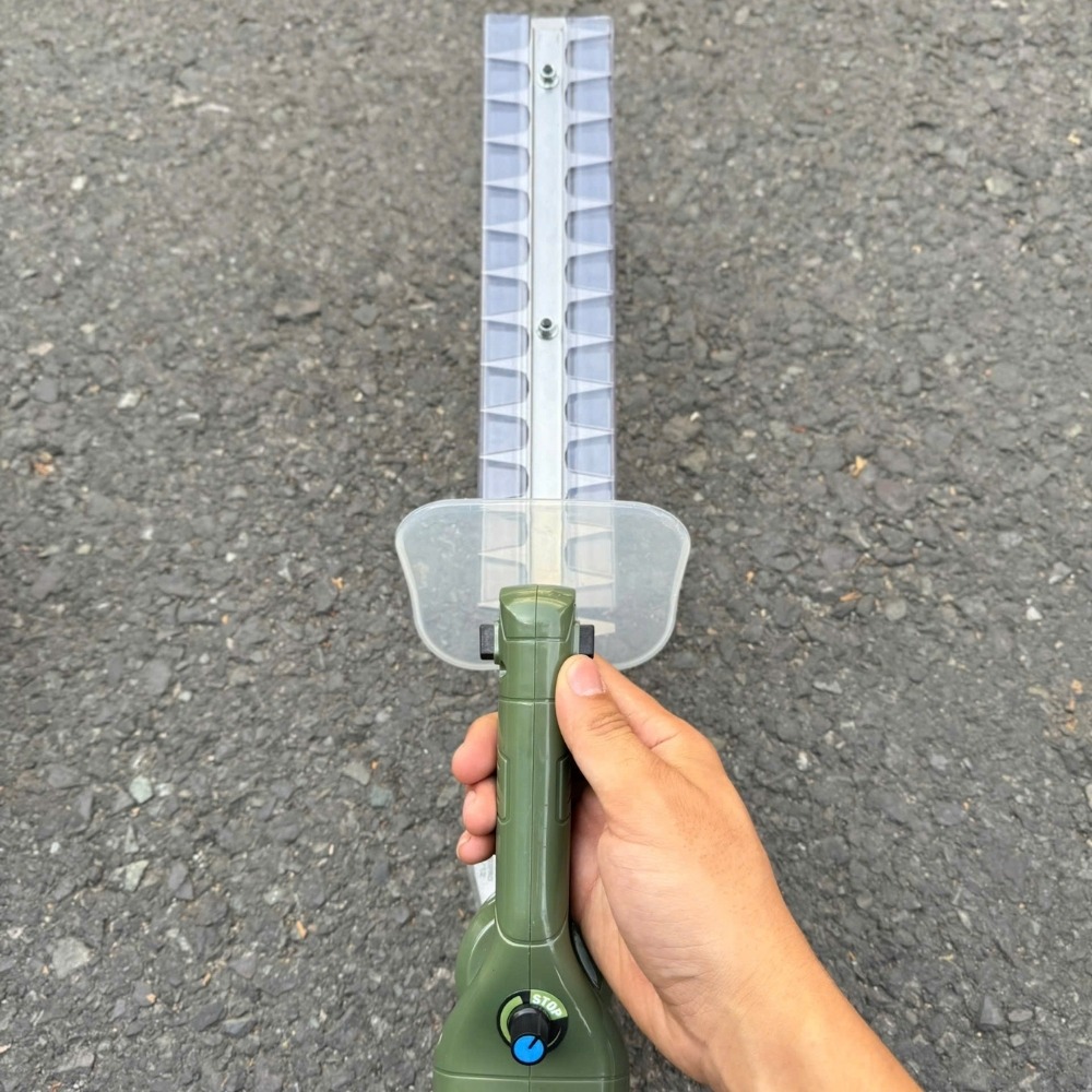 Máy cắt tỉa hàng rào dùng pin 21V Dekton M21-CHR330XPRO 5 máy cắt hàng rào dùng pin Dekton M21-CHR330XPRO (5)