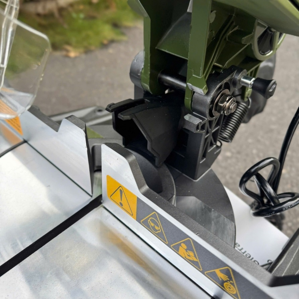 Máy cắt nhôm 1800W 255mm Dekton DK-CN250XCR (màu olive) 9 máy cắt nhôm Dekton DK-CN250XCR (11)