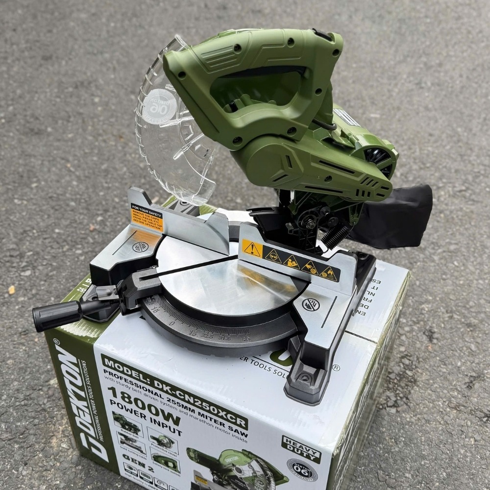Máy cắt nhôm 1800W 255mm Dekton DK-CN250XCR (màu olive) 6 máy cắt nhôm Dekton DK-CN250XCR (6)