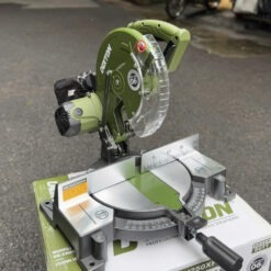 Máy cắt nhôm 1800W 255mm Dekton DK-CN250XPLUS (màu olive) 16 máy cắt nhôm Dekton DK-CN250XPLUS (4)