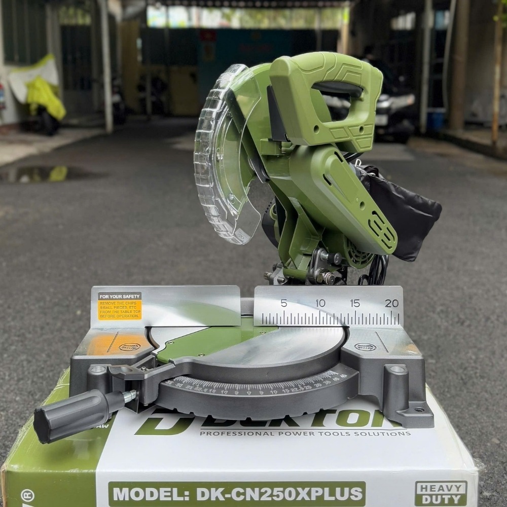 Máy cắt nhôm 1800W 255mm Dekton DK-CN250XPLUS (màu olive) 4 máy cắt nhôm Dekton DK-CN250XPLUS (5)