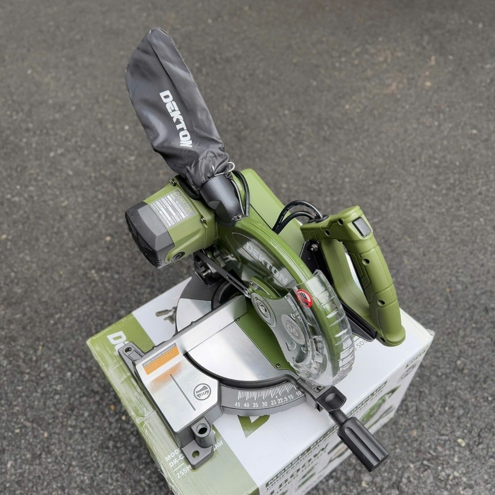 Máy cắt nhôm 1800W 255mm Dekton DK-CN250XPLUS (màu olive) 7 máy cắt nhôm Dekton DK-CN250XPLUS (7)