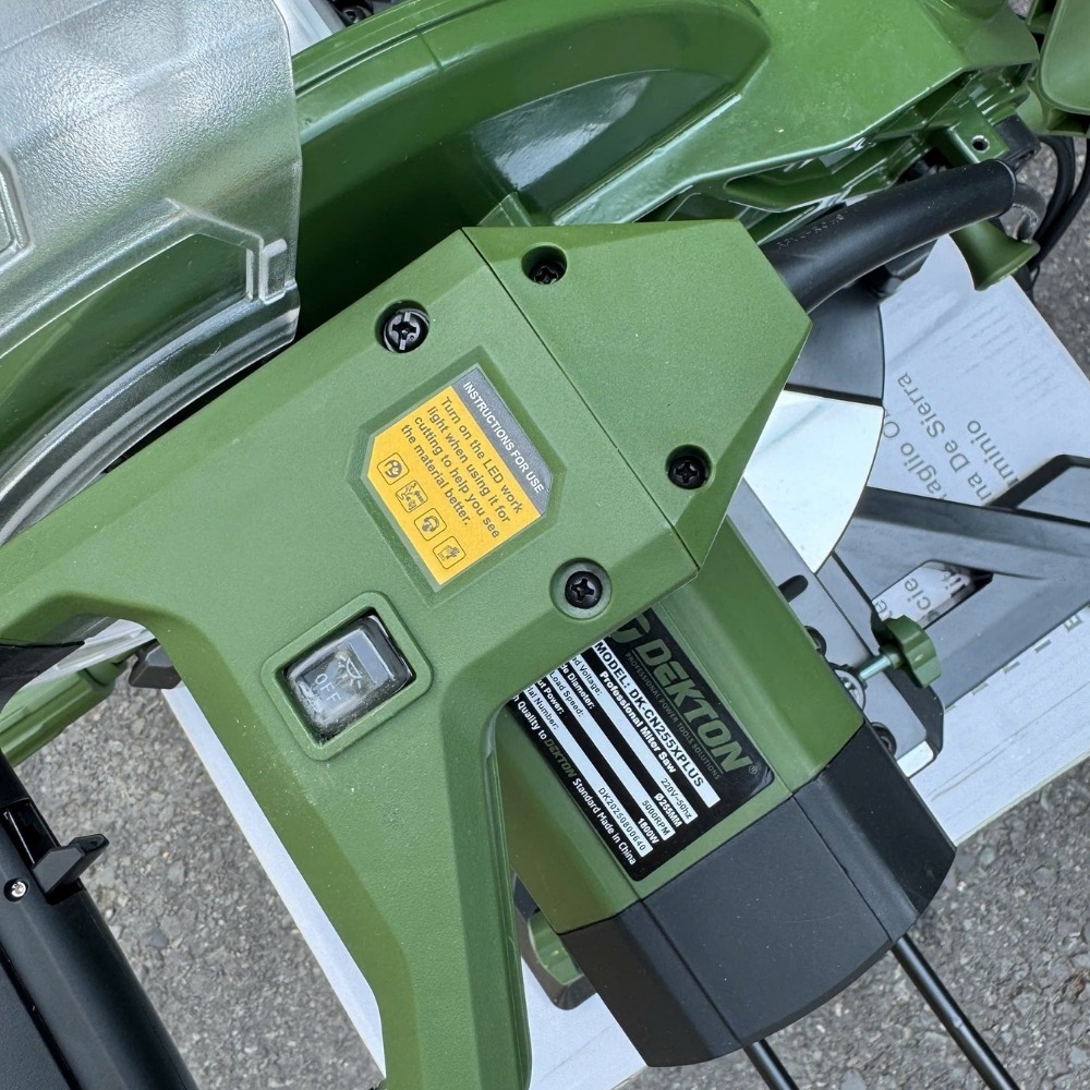 Máy cắt nhôm trực tiếp 1800W 255mm Dekton DK-CN255XPLUS 10 máy cắt nhôm Dekton DK-CN255XPLUS (10)