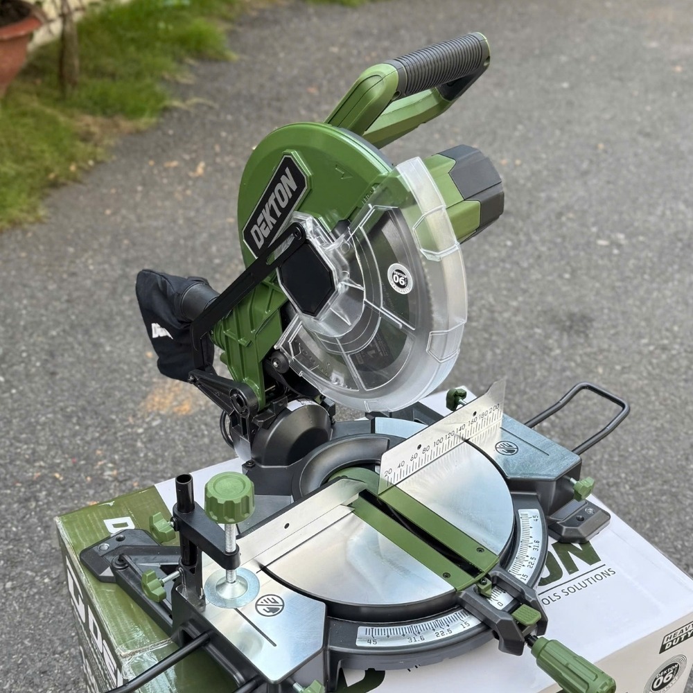 Máy cắt nhôm trực tiếp 1800W 255mm Dekton DK-CN255XPLUS 4 máy cắt nhôm Dekton DK-CN255XPLUS (4)