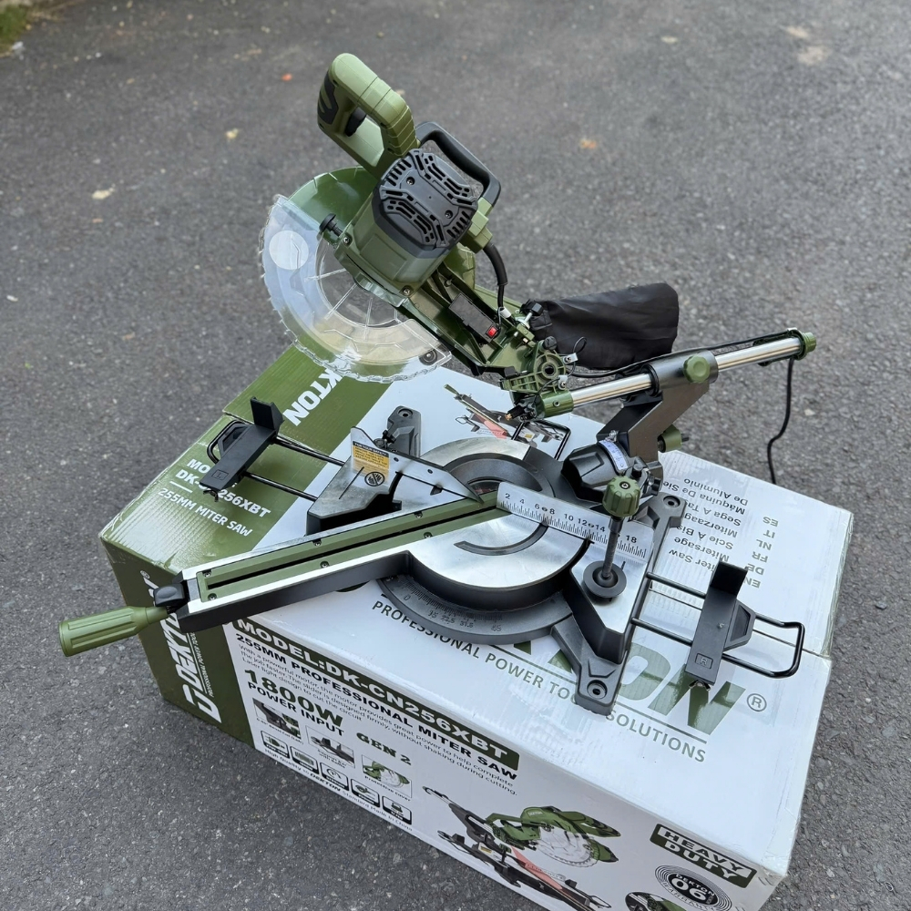 Máy cắt nhôm trượt 1800W 255mm Dekton DK-CN256XBT (màu olive) 6 máy cắt nhôm Dekton DK-CN256XBT (6)