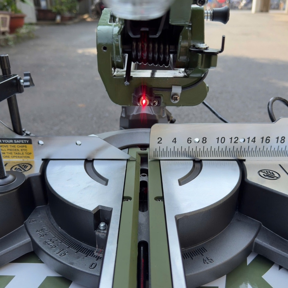 Máy cắt nhôm trượt 1800W 255mm Dekton DK-CN256XBT (màu olive) 9 máy cắt nhôm Dekton DK-CN256XBT (9)