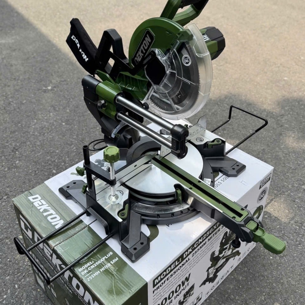Máy cắt nhôm trượt 2000W 255mm Dekton DK-CN256XPLUS (màu olive) 4 máy cắt nhôm Dekton DK-CN256XPLUS (4)