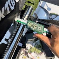 Máy cắt nhôm trượt 1800W 255mm Dekton DK-CN256XPRO (màu olive) 23 máy cắt nhôm Dekton DK-CN256XPRO (11)