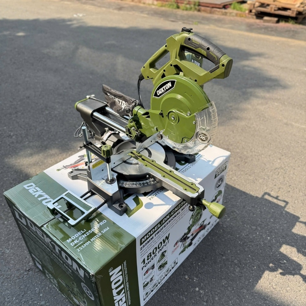 Máy cắt nhôm trượt 1800W 255mm Dekton DK-CN256XPRO (màu olive) 6 máy cắt nhôm Dekton DK-CN256XPRO (6)
