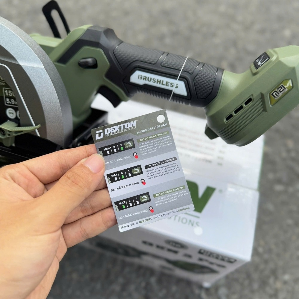 Máy cưa gỗ đa năng dùng pin 21V Dekton M21-CS150XPRO (màu olive) 8 máy cưa đa năng dùng pin Dekton M21-CS150XPRO (8)
