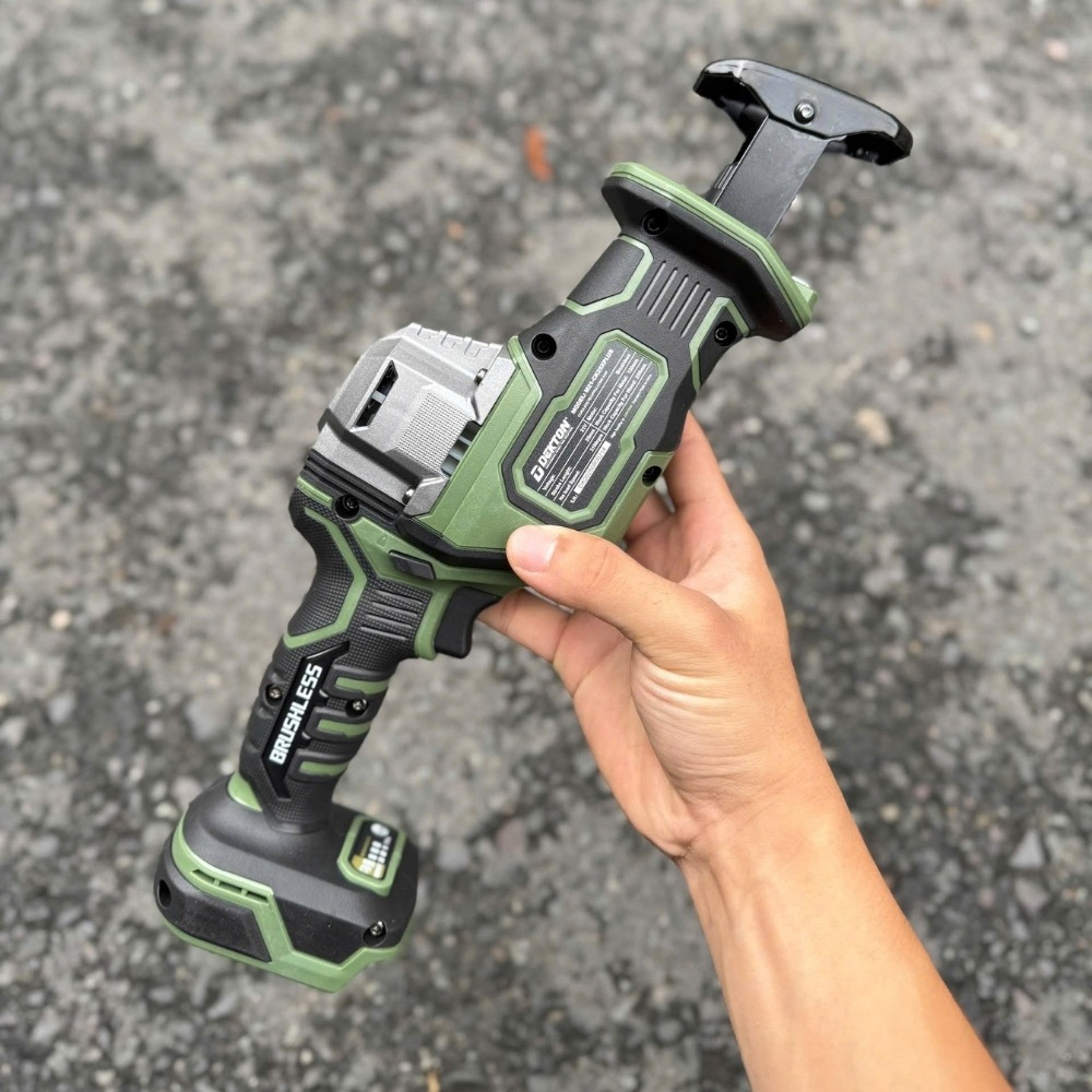 Máy cưa kiếm dùng pin 21V Dekton M21-CK25XPLUS 5 máy cưa kiếm dùng pin Dekton M21-CK25XPLUS (5)