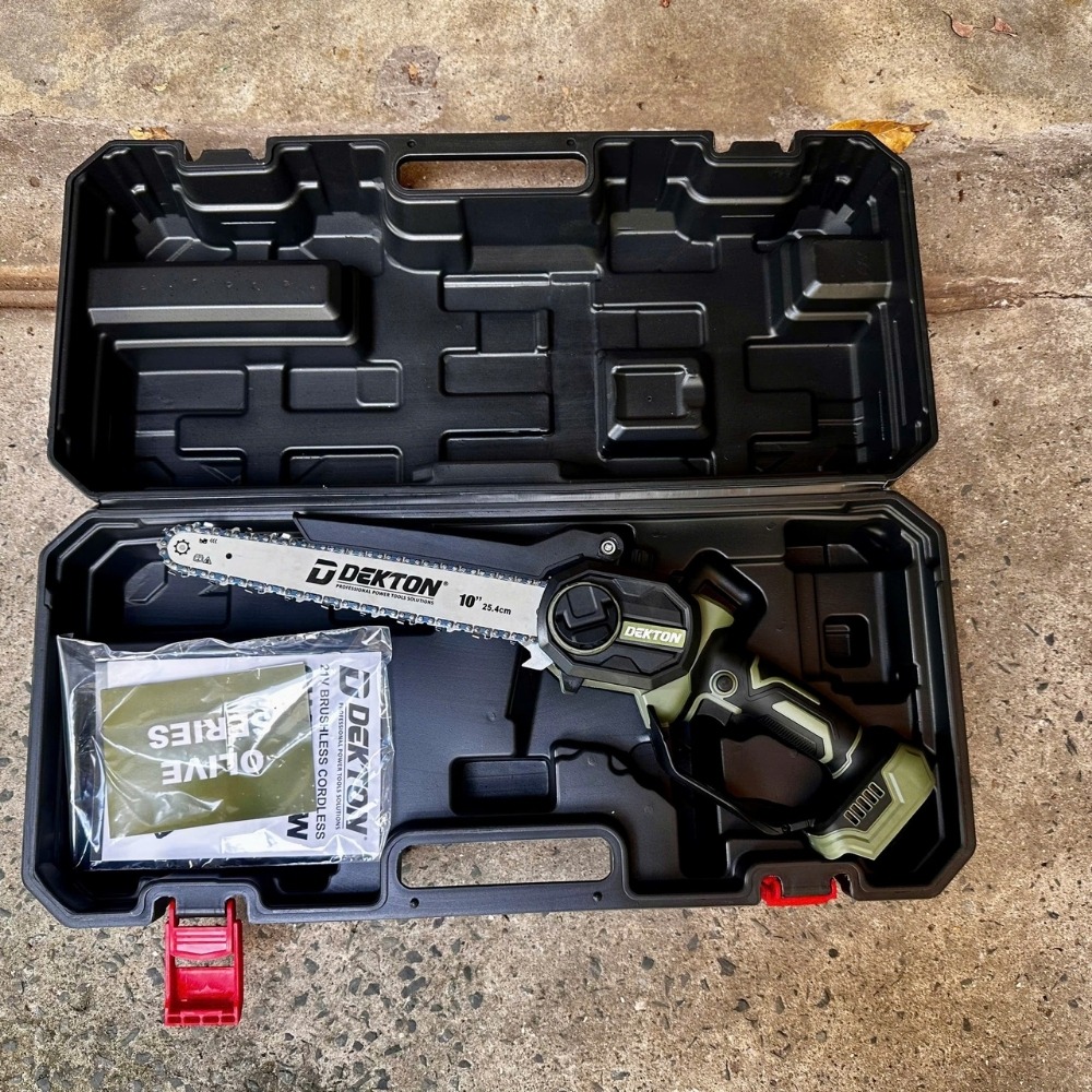 Máy cưa xích 10 inch dùng pin 21V Dekton M21-CX10XPRO (màu olive) 3 máy cưa xích dùng pin Dekton M21-CX10XPRO (3)