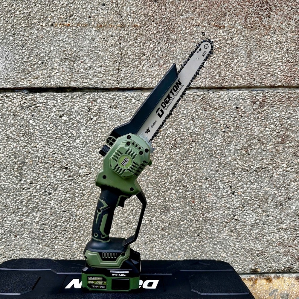 Máy cưa xích 10 inch dùng pin 21V Dekton M21-CX10XPRO (màu olive) 5 máy cưa xích dùng pin Dekton M21-CX10XPRO (5)