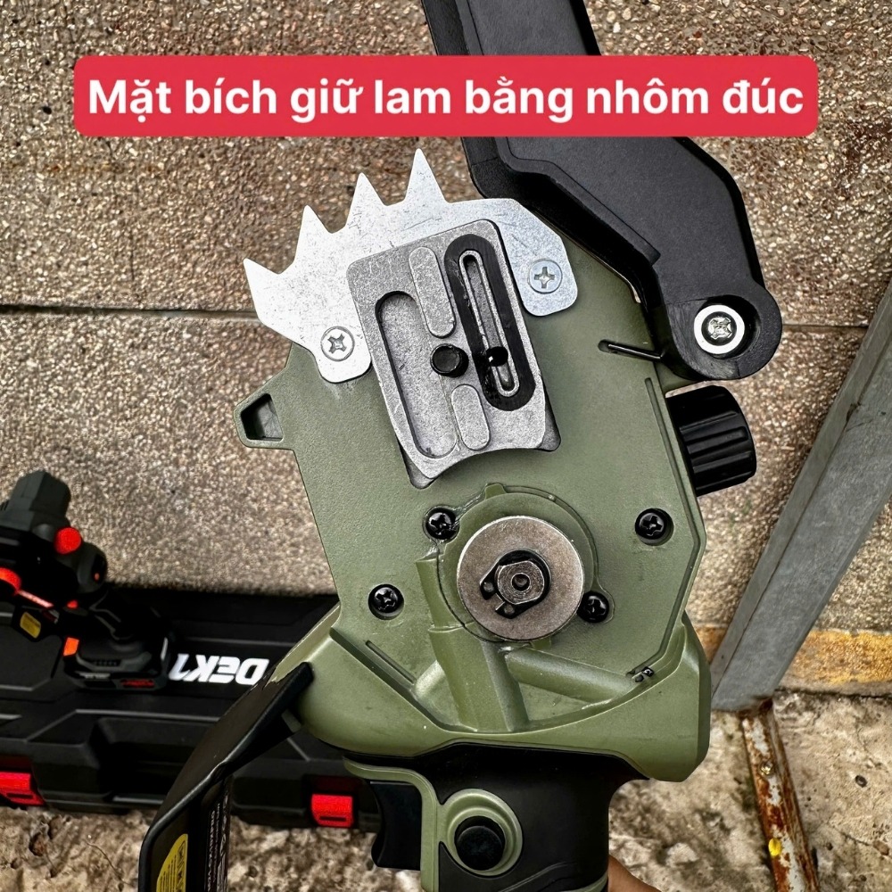 Máy cưa xích 10 inch dùng pin 21V Dekton M21-CX10XPRO (màu olive) 7 máy cưa xích dùng pin Dekton M21-CX10XPRO (7)