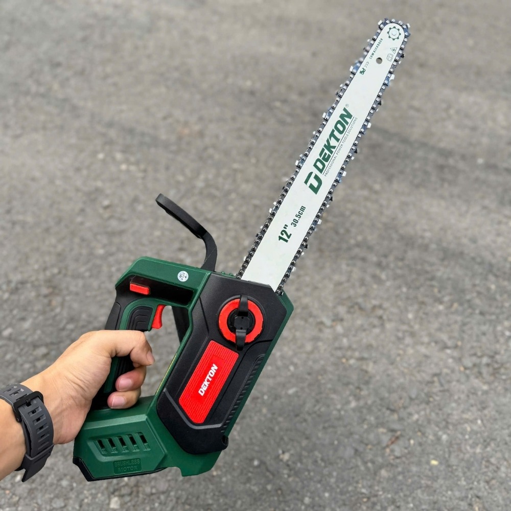 Máy cưa xích 12 inch dùng pin 21V Dekton M21-CX12CP 5 máy cưa xích dùng pin Dekton M21-CX12CP (6)