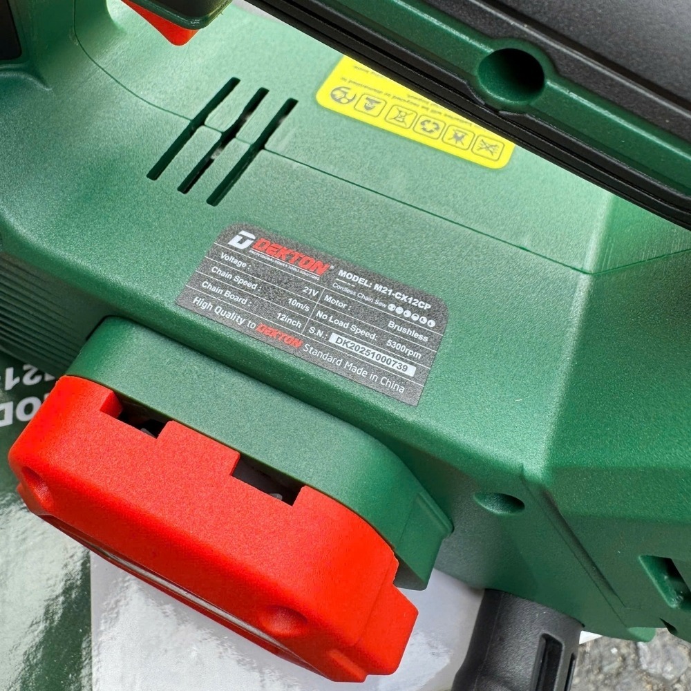 Máy cưa xích 12 inch dùng pin 21V Dekton M21-CX12CP 6 máy cưa xích dùng pin Dekton M21-CX12CP (7)