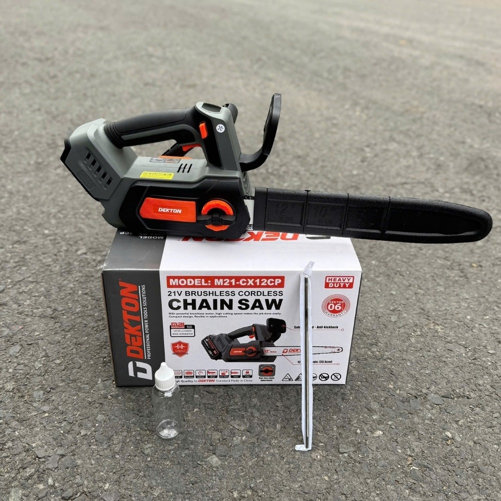 Máy cưa xích 12 inch dùng pin 21V Dekton M21-CX12CP 8 máy cưa xích dùng pin Dekton M21-CX12CP (9)