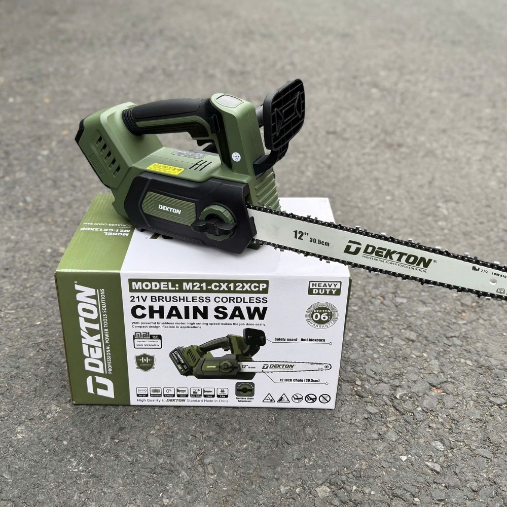 Máy cưa xích 12 inch dùng pin 21V Dekton M21-CX12XCP (màu olive) 4 máy cưa xích dùng pin Dekton M21-CX12XCP (4)