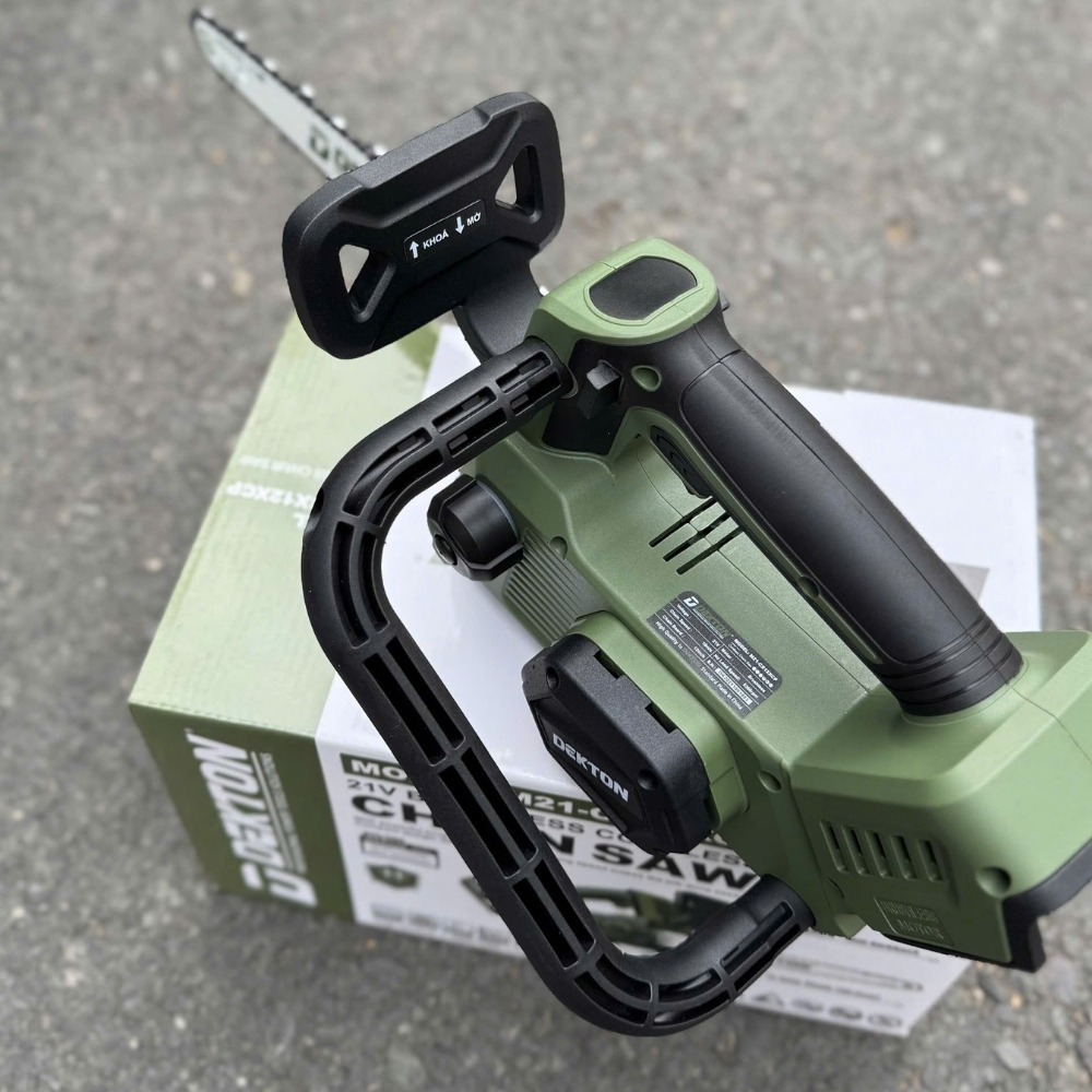 Máy cưa xích 12 inch dùng pin 21V Dekton M21-CX12XCP (màu olive) 7 máy cưa xích dùng pin Dekton M21-CX12XCP (7)