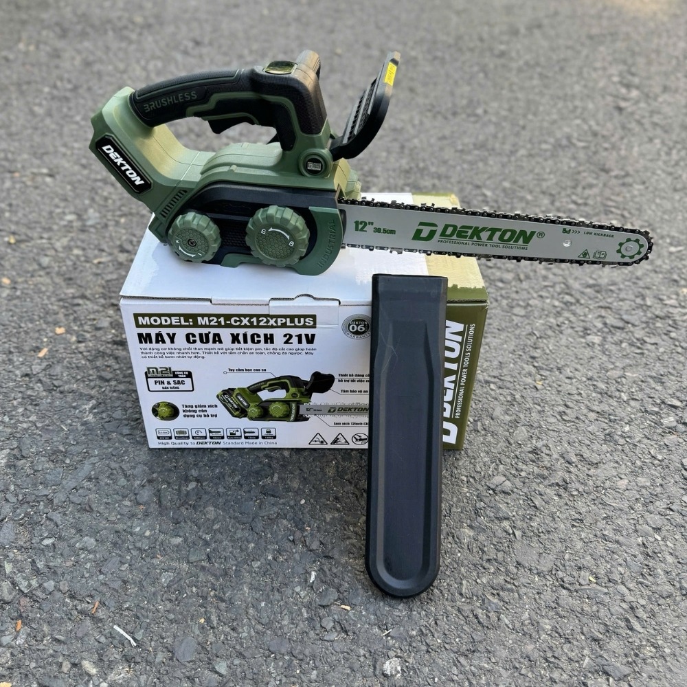 Máy cưa xích 12 inch dùng pin 21V Dekton M21-CX12XPLUS 3 máy cưa xích dùng pin Dekton M21-CX12XPLUS (3)