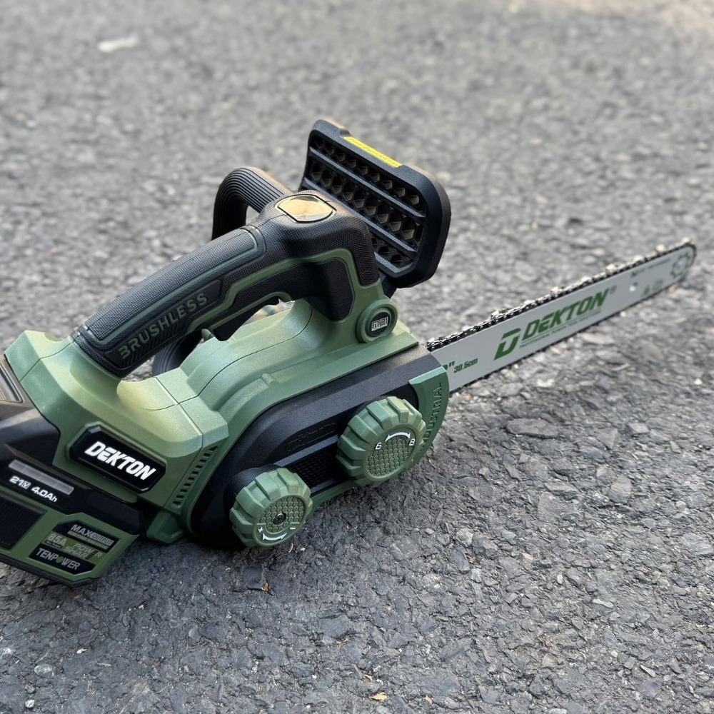 Máy cưa xích 12 inch dùng pin 21V Dekton M21-CX12XPLUS 7 máy cưa xích dùng pin Dekton M21-CX12XPLUS (7)