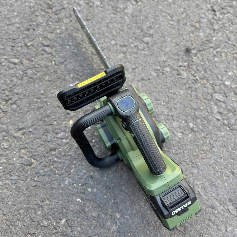 Máy cưa xích 12 inch dùng pin 21V Dekton M21-CX12XPLUS 8 máy cưa xích dùng pin Dekton M21-CX12XPLUS (8)