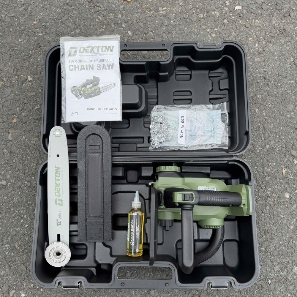 Máy cưa xích 12 inch dùng pin 21V Dekton M21-CX12XPRO (màu olive) 3 máy cưa xích dùng pin Dekton M21-CX12XPRO (3)