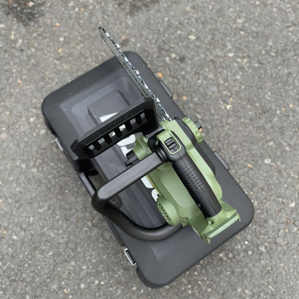 Máy cưa xích 12 inch dùng pin 21V Dekton M21-CX12XPRO (màu olive) 5 máy cưa xích dùng pin Dekton M21-CX12XPRO (6)