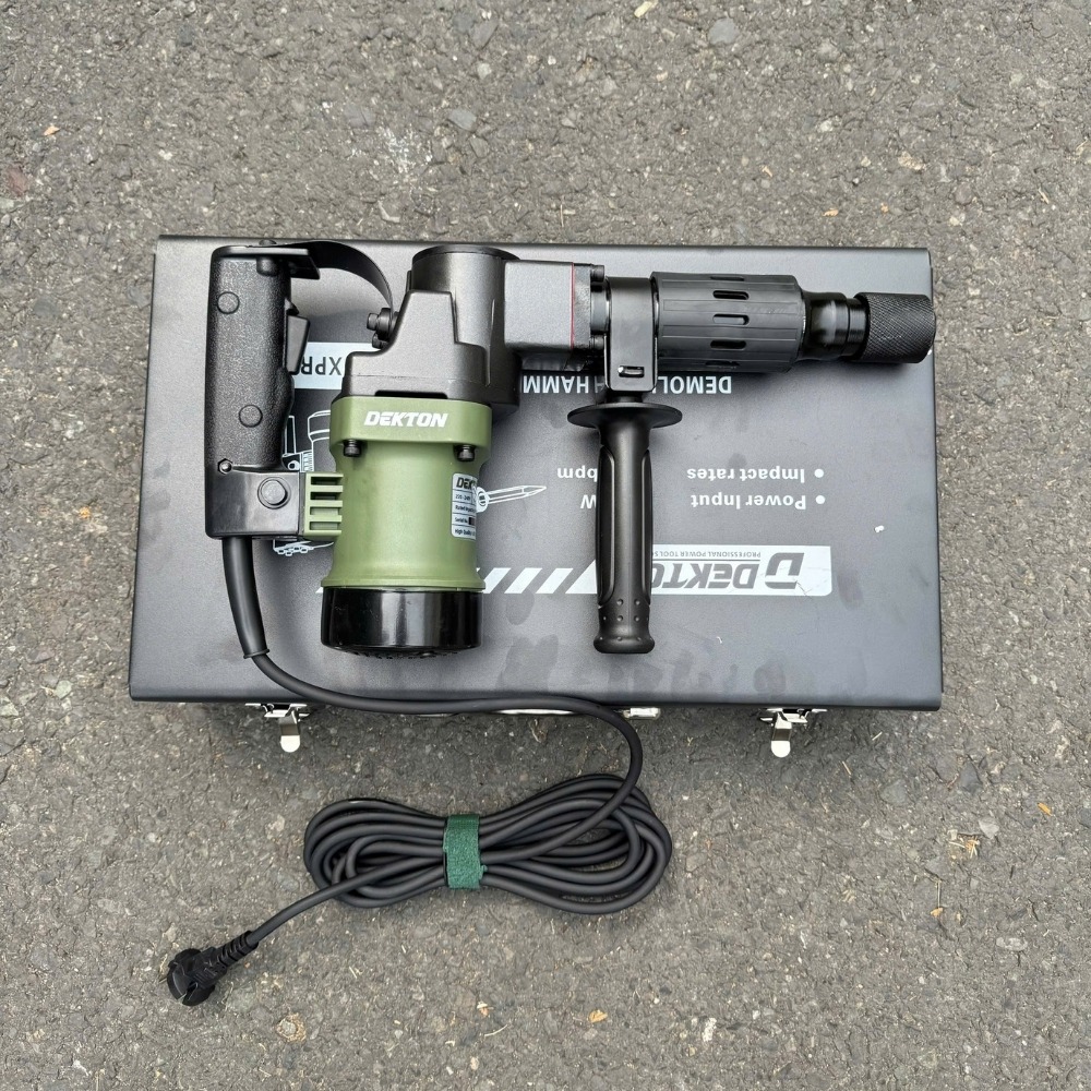 Máy đục bê tông 17mm 1150W Dekton DK-DH0810XPRO 5 máy đục bê tông Dekton DK-DH0810XPRO (5)