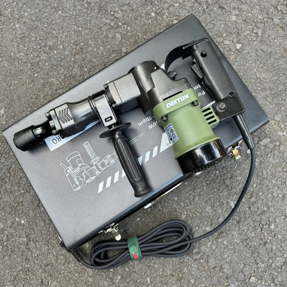 Máy đục bê tông 17mm 1150W Dekton DK-DH0811XPRO 4 máy đục bê tông Dekton DK-DH0811XPRO (3)