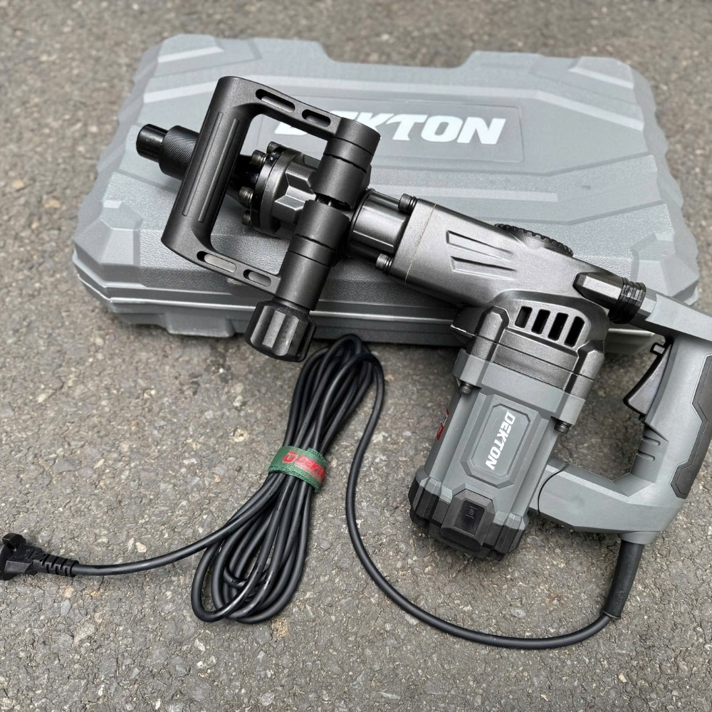 Máy đục bê tông 17mm 1350W Dekton DK-DH3505PRO (màu xám) 5 máy đục bê tông Dekton DK-DH3505PRO (5)