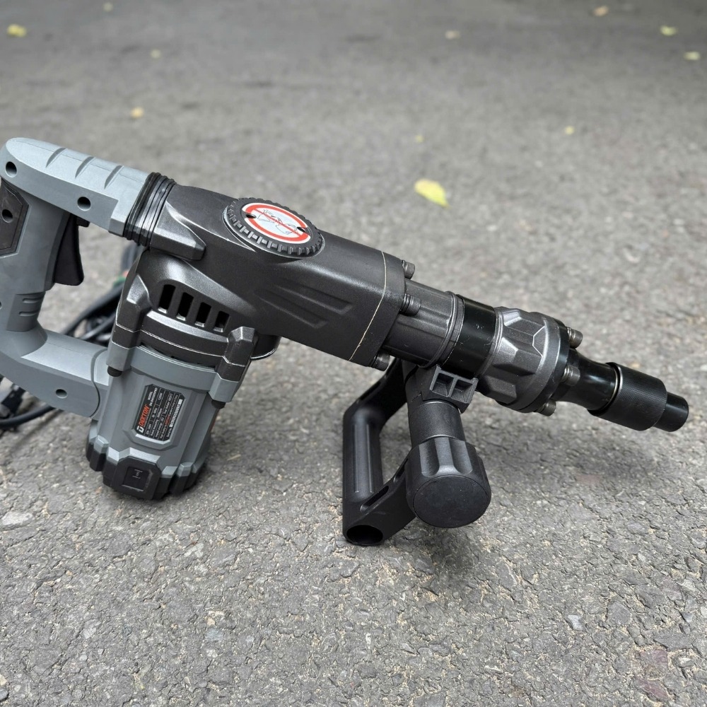 Máy đục bê tông 17mm 1350W Dekton DK-DH3505PRO (màu xám) 8 máy đục bê tông Dekton DK-DH3505PRO (8)