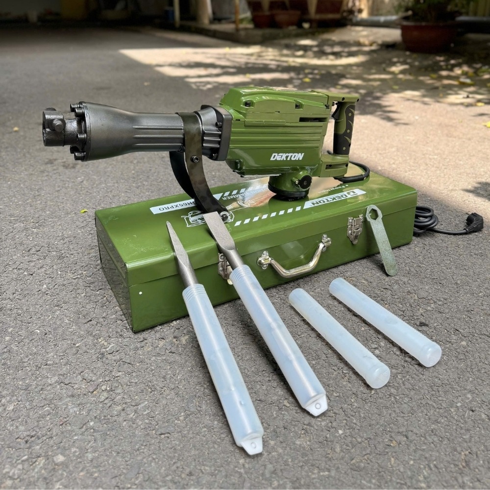 Máy đục bê tông 30mm 1400W Dekton DK-DH65XPRO (màu olive) 3 máy đục bê tông Dekton DK-DH65XPRO (3)