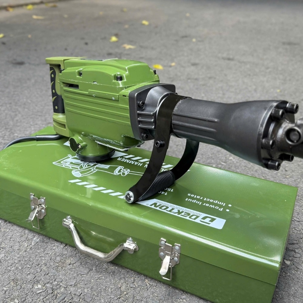 Máy đục bê tông 30mm 1400W Dekton DK-DH65XPRO (màu olive) 5 máy đục bê tông Dekton DK-DH65XPRO (5)