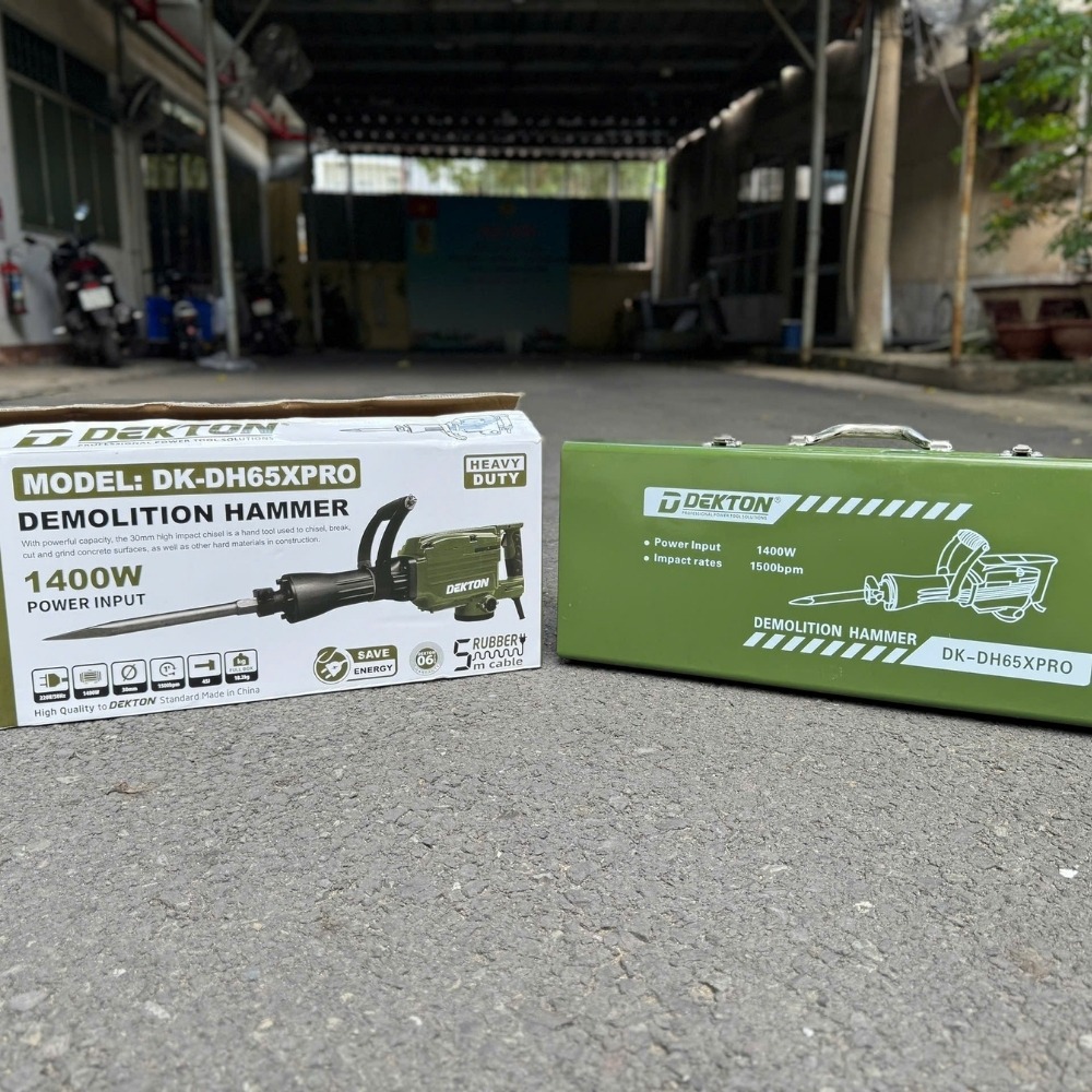 Máy đục bê tông 30mm 1400W Dekton DK-DH65XPRO (màu olive) 7 máy đục bê tông Dekton DK-DH65XPRO (7)