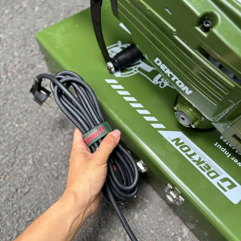 Máy đục bê tông 30mm 1400W Dekton DK-DH65XPRO (màu olive) 8 máy đục bê tông Dekton DK-DH65XPRO (8)