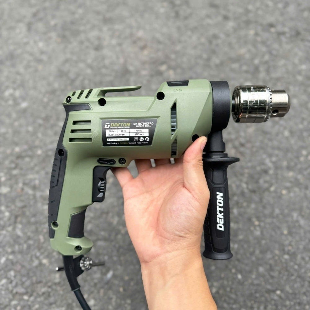 Máy khoan điện 710W Dekton DK-ID710XPRO (màu olive) 5 máy khoan điện Dekton DK-ID710XPRO (5)