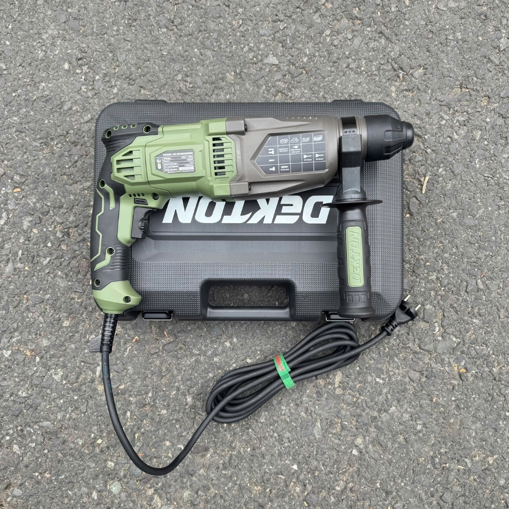 Máy khoan đục bê tông 1050W Dekton DK-RH2603XPRO (màu olive) 5 máy khoan đục bê tông Dekton DK-RH2603XPRO (5)