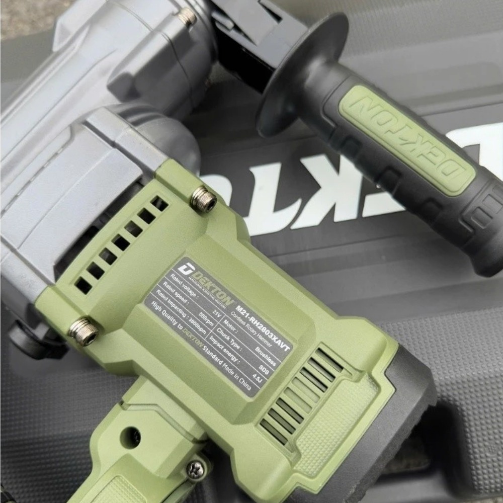 Máy khoan bê tông dùng pin 21V Detkon M21-RH2803XAVT (màu olive) 8 máy khoan đục bê tông dùng pin Dekton M21-RH2803XAVT (8)