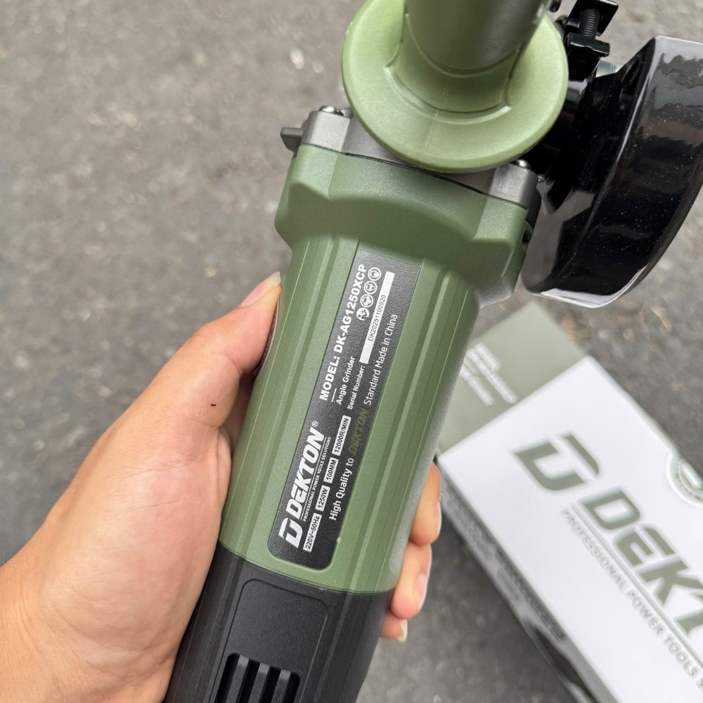 Máy mài góc 1250W 100mm Dekton DK-AG1250XCP (công tắc đuôi) 8 máy mài góc Dekton DK-AG1250XCP (8)