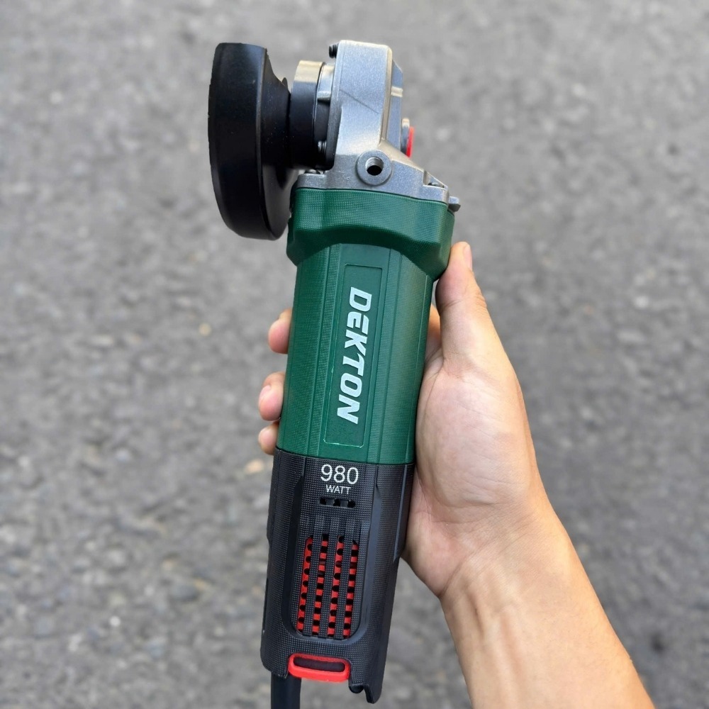 Máy mài góc 980W 100mm Dekton DK-AG980 (công tắc đuôi) 4 máy mài góc Dekton DK-AG980 (4)