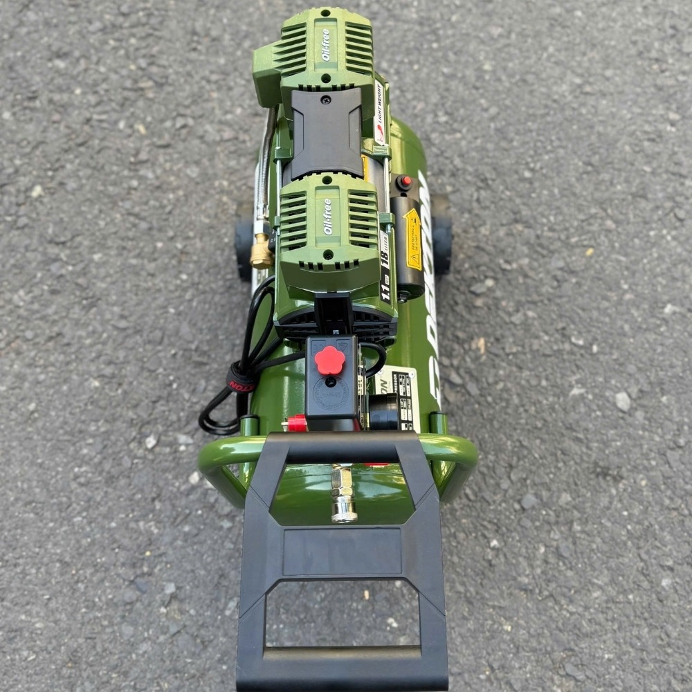 Máy nén khí không dầu 18L 1.1HP Dekton DK-AC2918X (màu olive) 8 máy nén khí dekton DK-AC2918X (6)