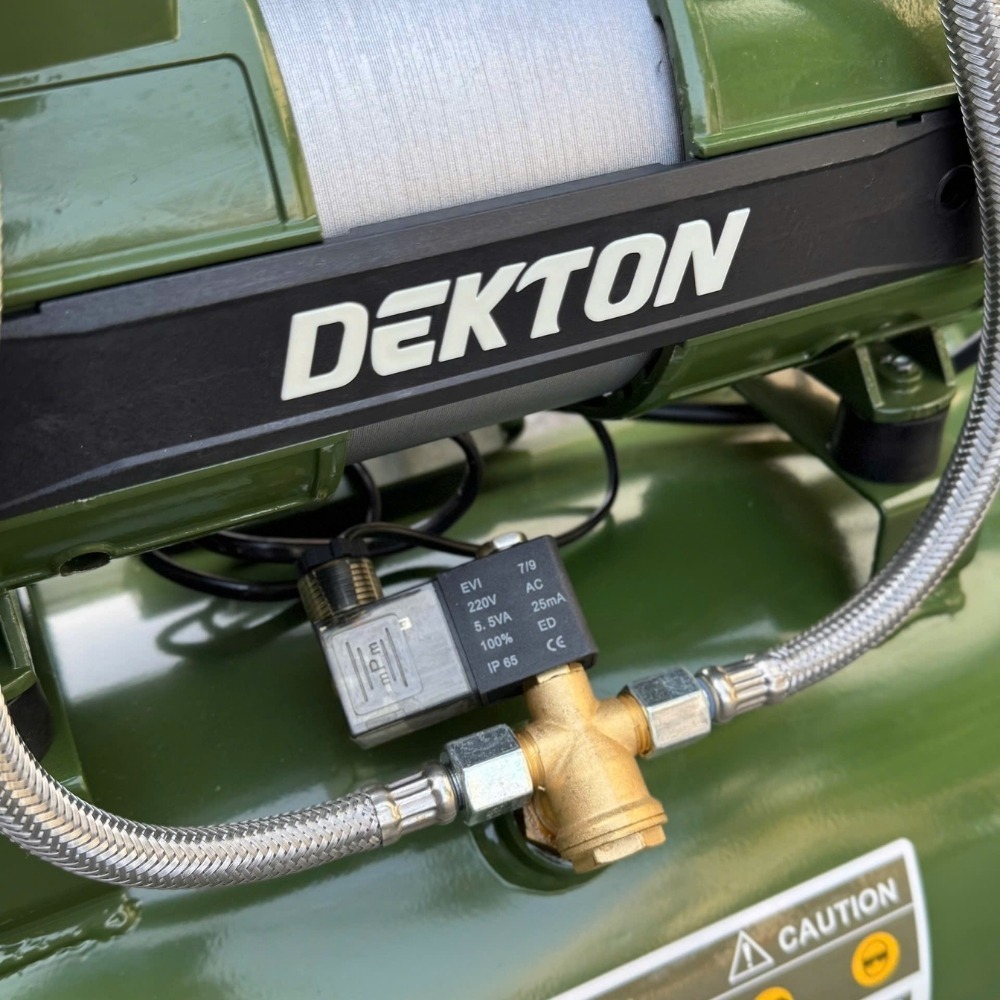 Máy nén khí không dầu 30L 1.8HP Dekton DK-AC3930XPRO (màu olive) 10 máy nén khí dekton DK-AC3930XPRO (11)