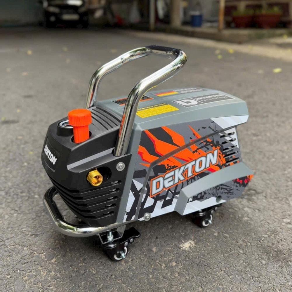 Máy rửa xe 2000W Dekton DK-CWR3001PRO (khung kim loại) 4 máy rửa xe Dekton DK-CWR3001PRO (4)