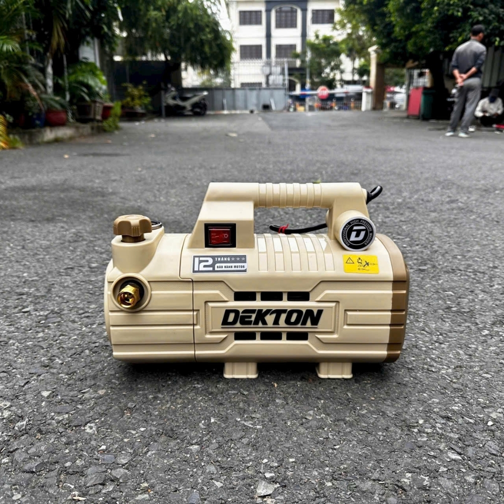 Máy rửa xe 1350W Dekton DK-CWR3001VTG (màu be) 4 máy rửa xe Dekton DK-CWR3001VTG (4)