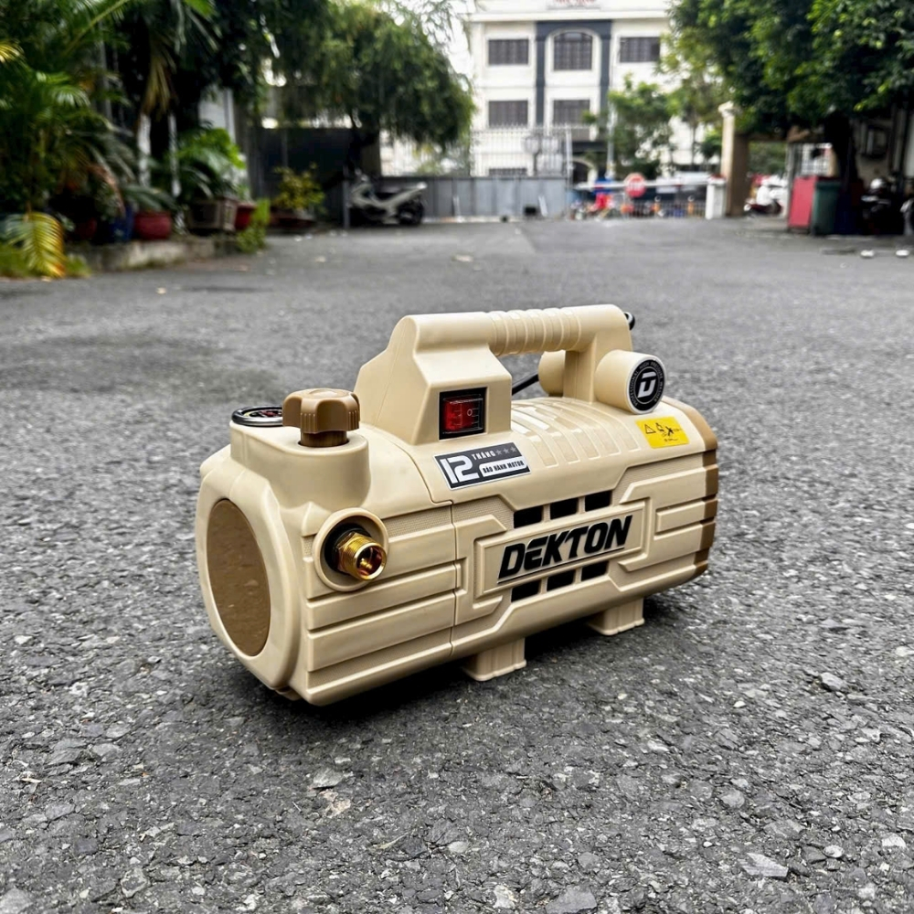 Máy rửa xe 1350W Dekton DK-CWR3001VTG (màu be) 5 máy rửa xe Dekton DK-CWR3001VTG (5)