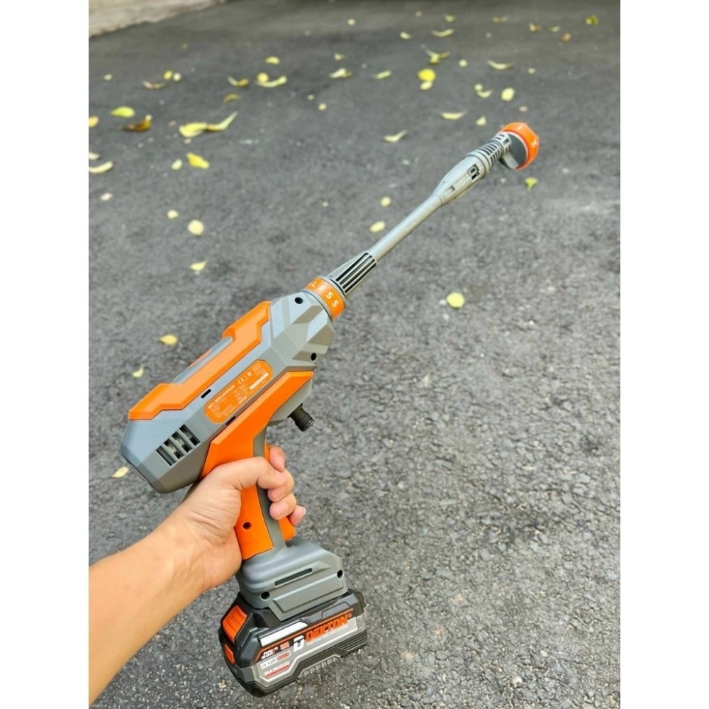 Máy xịt rửa xe dùng pin 21V Dekton M21-SRX1401PLUS 5 máy rửa xe dùng pin Dekton M21-SRX1401PLUS (4)